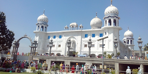 10 Famous Tourist Places